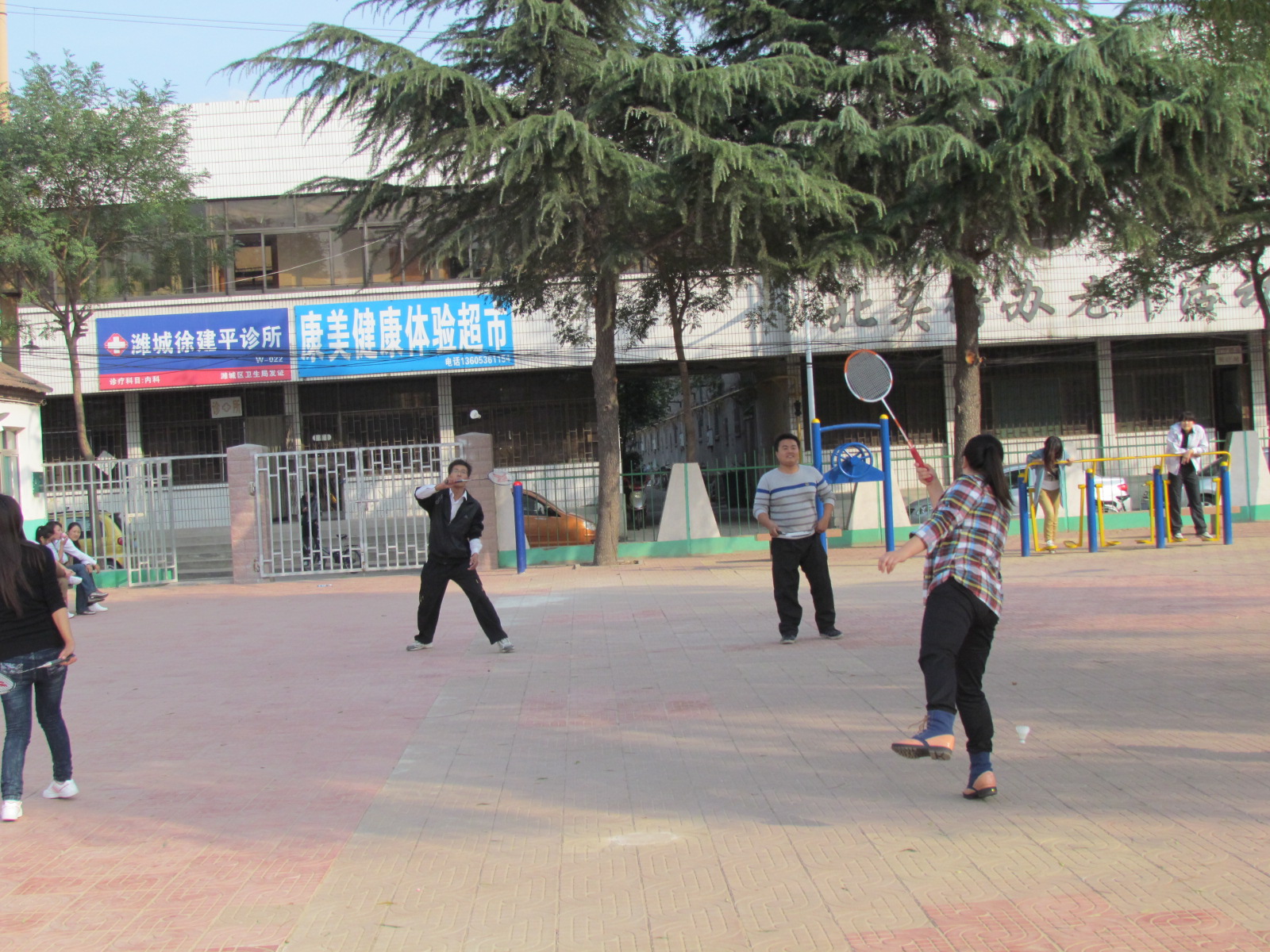 威龍公司組織2012秋季體育運動