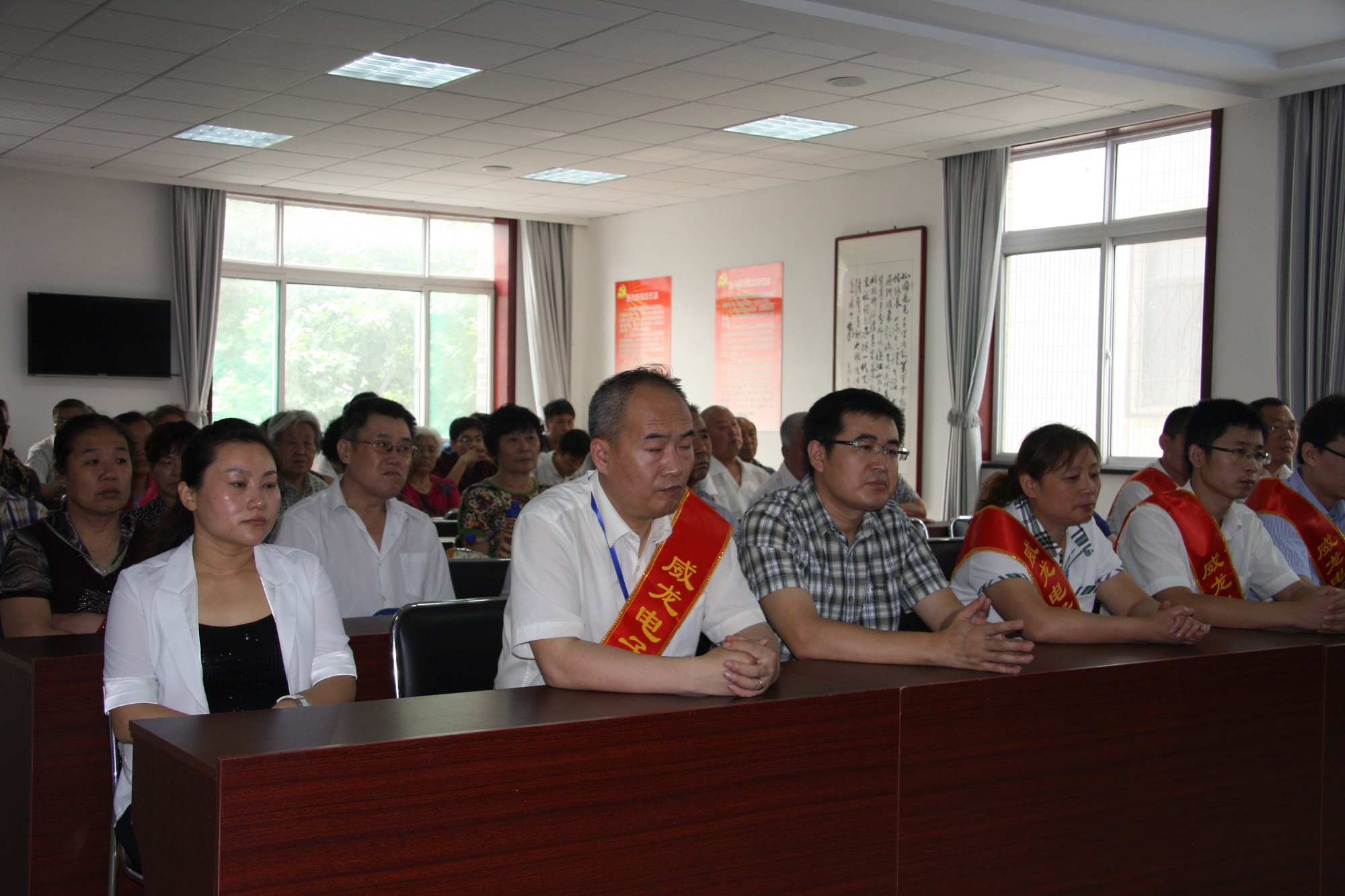 熱烈祝賀“中國共產黨濰坊威龍電子商務科技有限公司支部委員會”揭牌